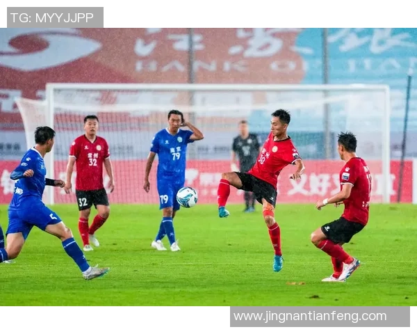 南京足球队转型之路的真实故事与背后奋斗的精神追寻 南京足球队转型之路的真实故事与背后奋斗的精神追寻