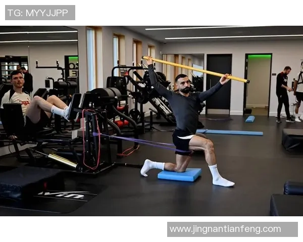 足球明星如何通过科学训练与饮食保持最佳状态与竞技水平的秘诀揭秘 足球明星如何通过科学训练与饮食保持最佳状态与竞技水平的秘诀揭秘